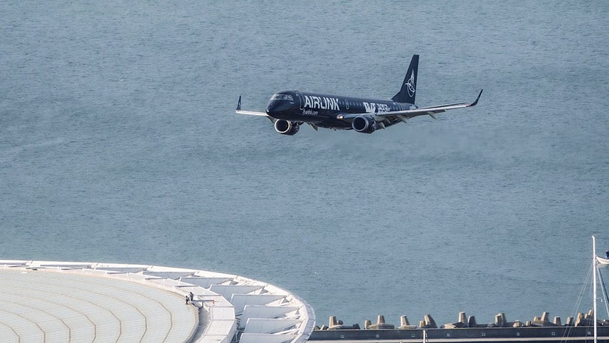 South African airline Airlink defends dramatic stadium flyover