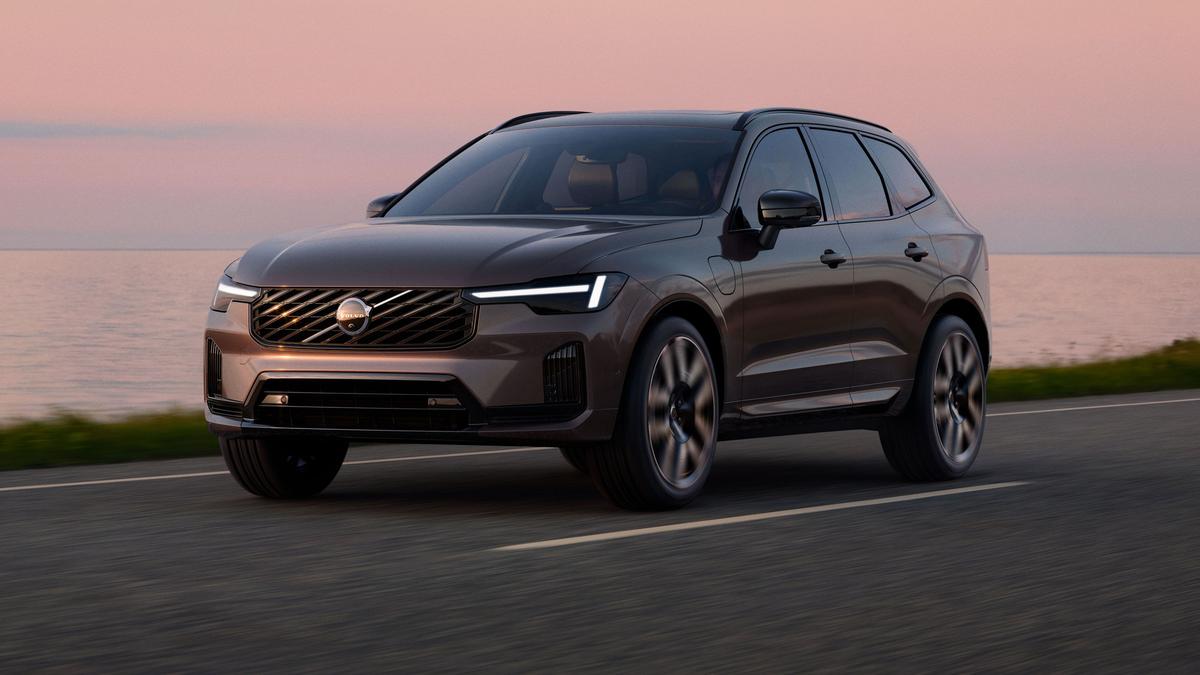 2027 Volvo XC60 facelift and XC90 gain new long-range PHEV