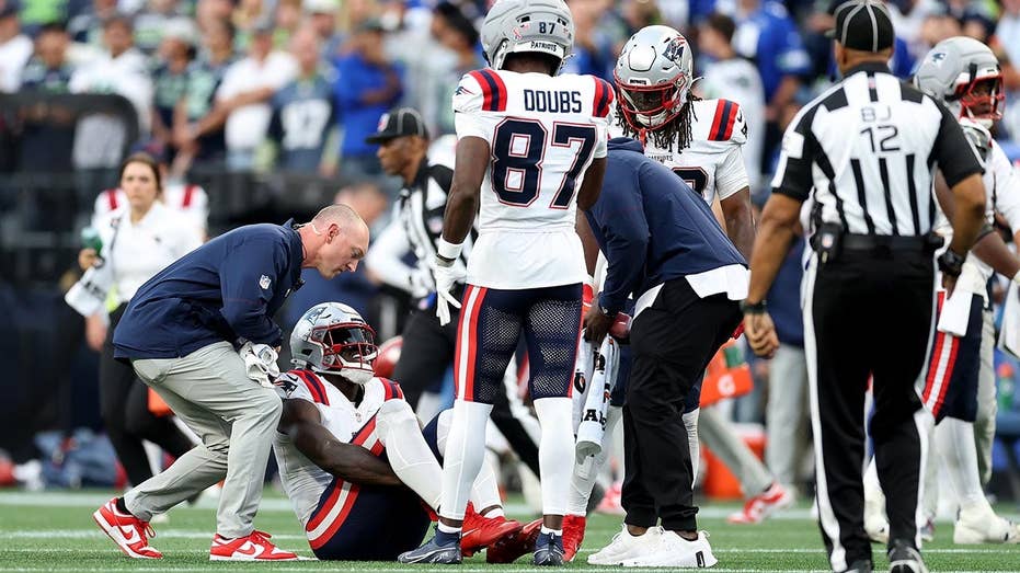 A.J. Brown suffers apparent injury in Patriots debut against Seattle Seahawks in Week 1