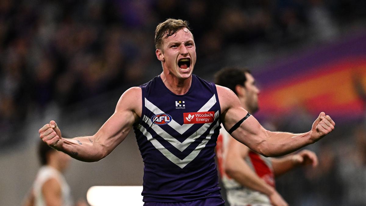 AFL Finals: Fremantle Dockers to face Sydney Swans on Friday night as Brisbane smash Adelaide