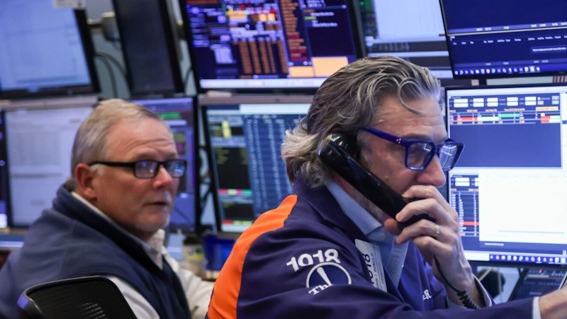 ASX eyes flat start, tech stocks weigh on Wall Street; Trump lashes out over ‘SICK conspiracy’ against AI