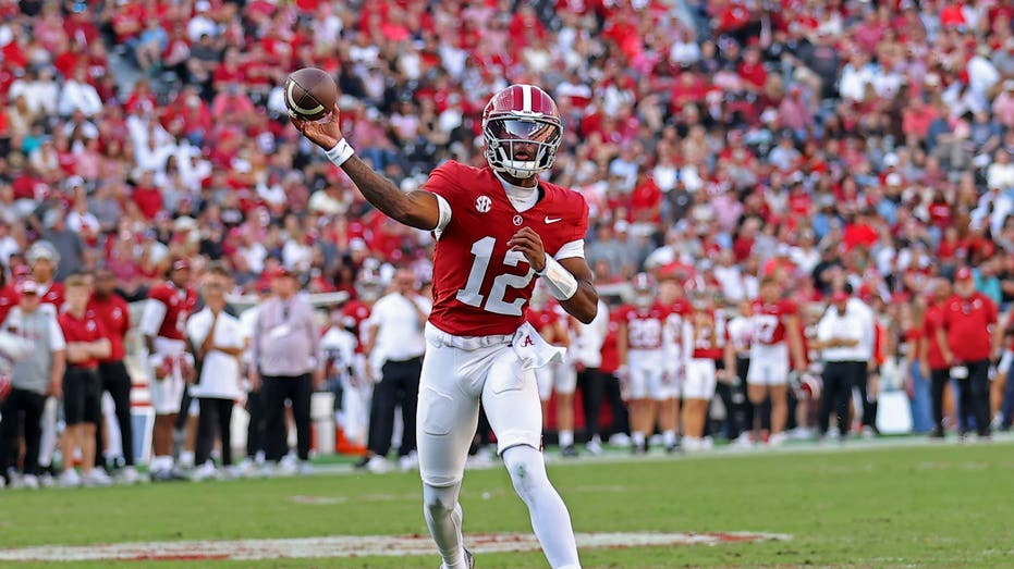 Alabama vs Kentucky over 48.5 is the college football betting play as both offenses look strong