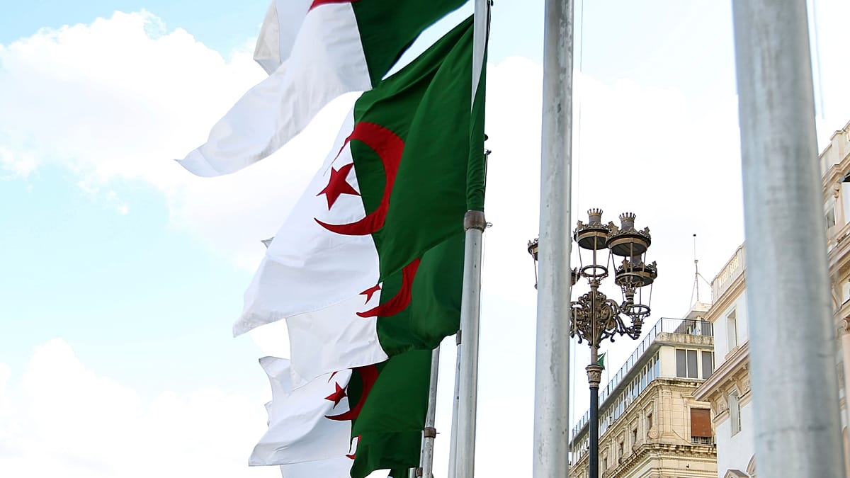 Algeria closes its airspace to UAE aircrafts after cutting diplomatic ties