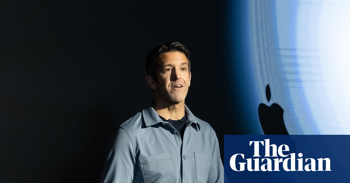 Apple expected to unveil folding iPhone as new CEO takes center stage