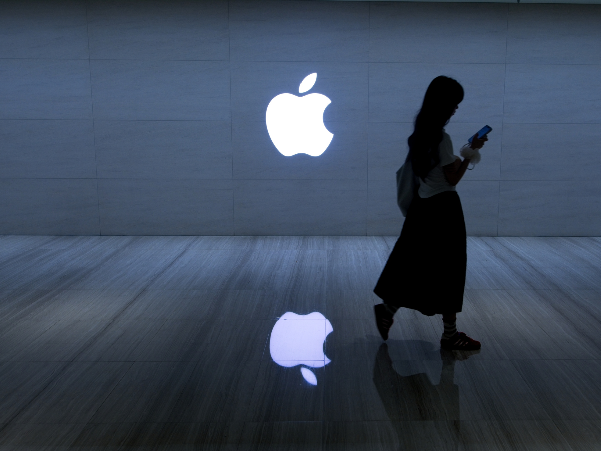Apple’s rally pressures new CEO to deliver on foldable iPhone