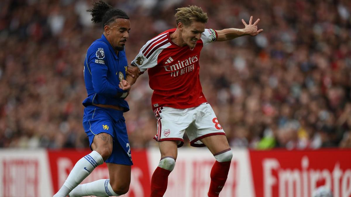 Arsenal sink Chelsea as Man United drop more EPL points