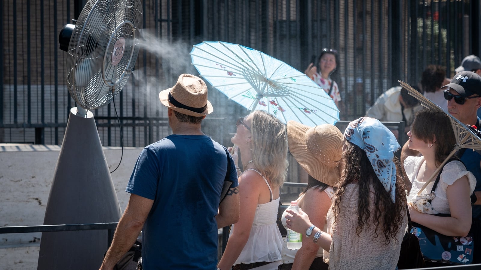 August world's joint hottest month on record - scientists