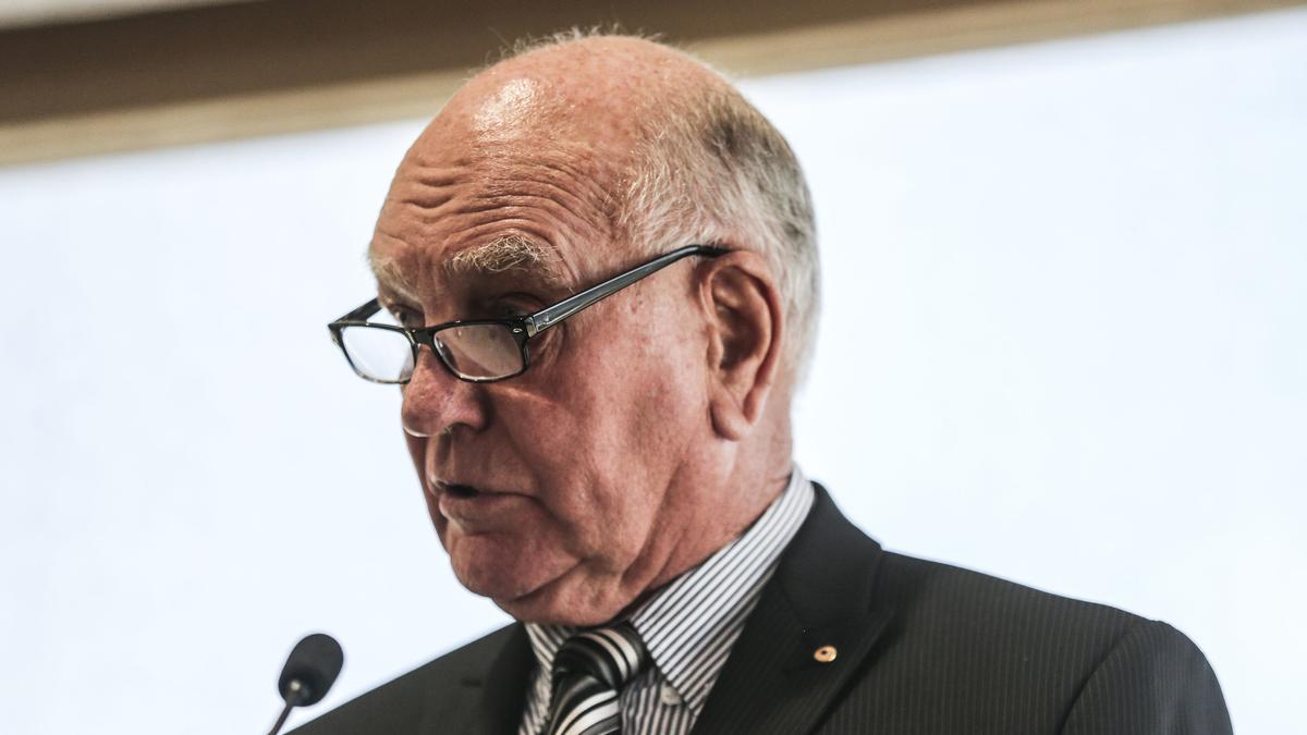 Austal founder and former chair John Rothwell swings behind US sale and South Korean bidder Hanwha