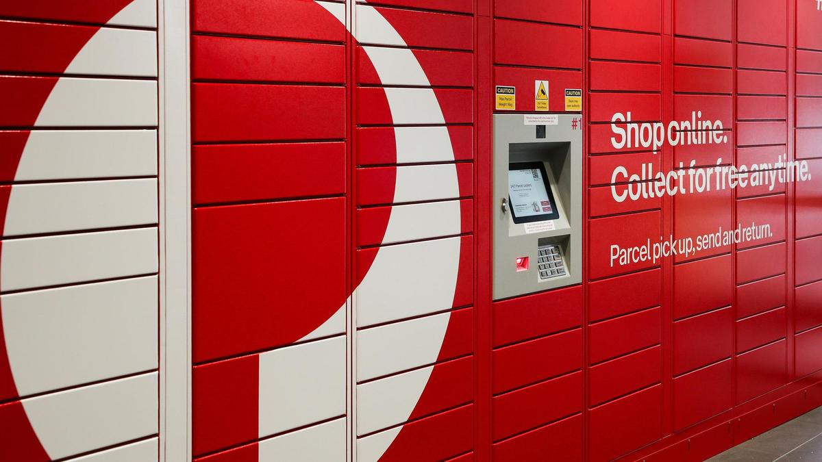 Australia Post chief grilled in senate over secret plan to shut offices