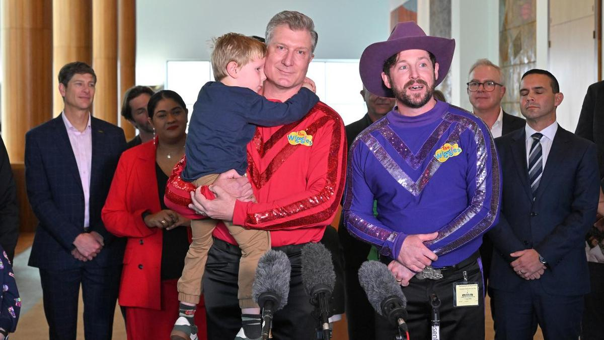 Australian dads demand more time to bond with newborns
