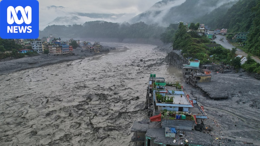 Australians begin their own searches for relatives missing in Nepal