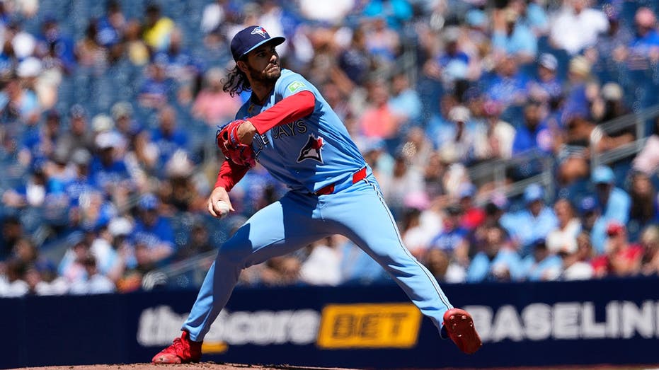 Blue Jays vs Guardians baseball betting preview favors Toronto behind Dylan Cease on the road