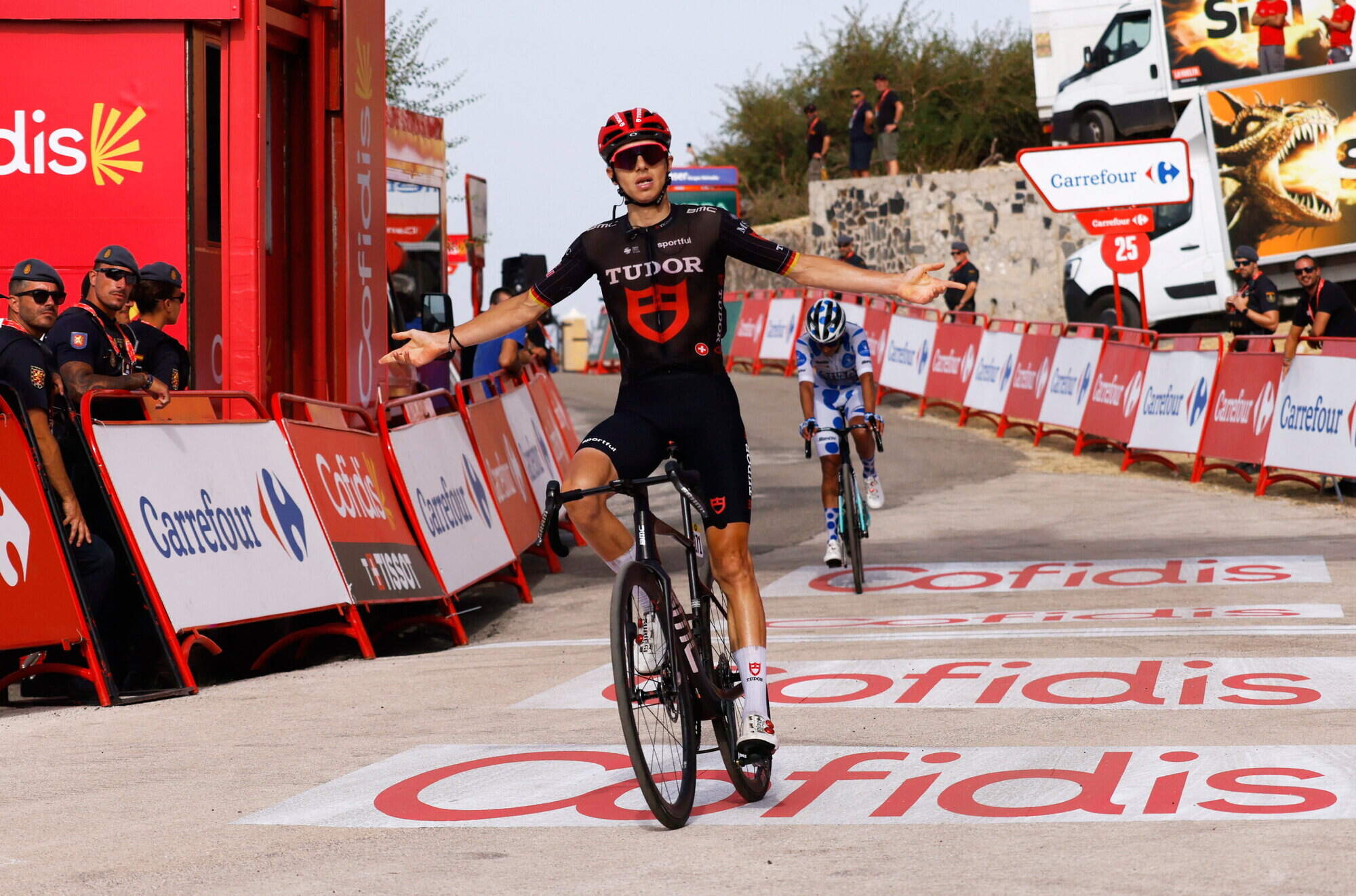 Brenner climbs to victory on Stage 14 of La Vuelta, as Mas retains overall lead