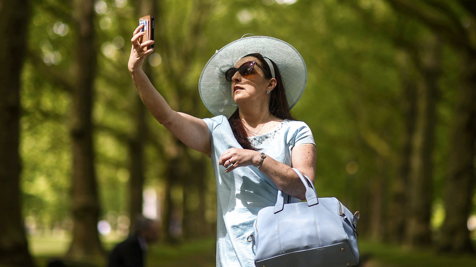 Brits take five selfies before getting one they’re happy with