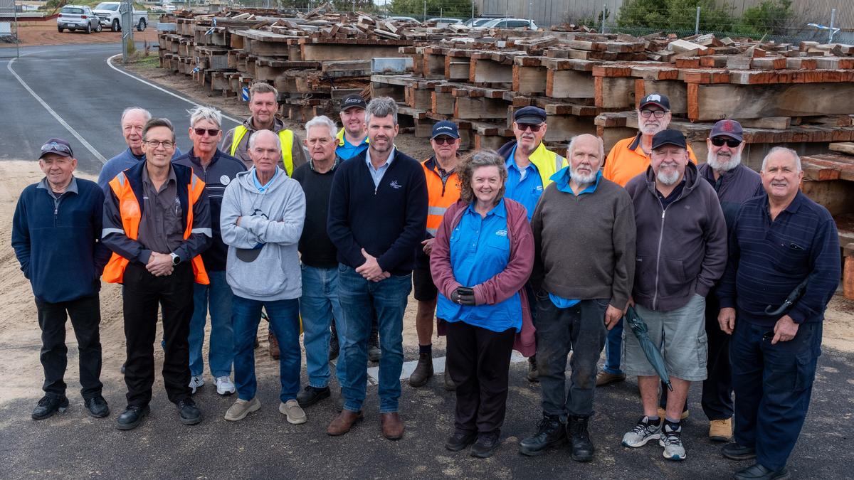 Bunbury jetty timber donated to South West men’s sheds by Southern Ports