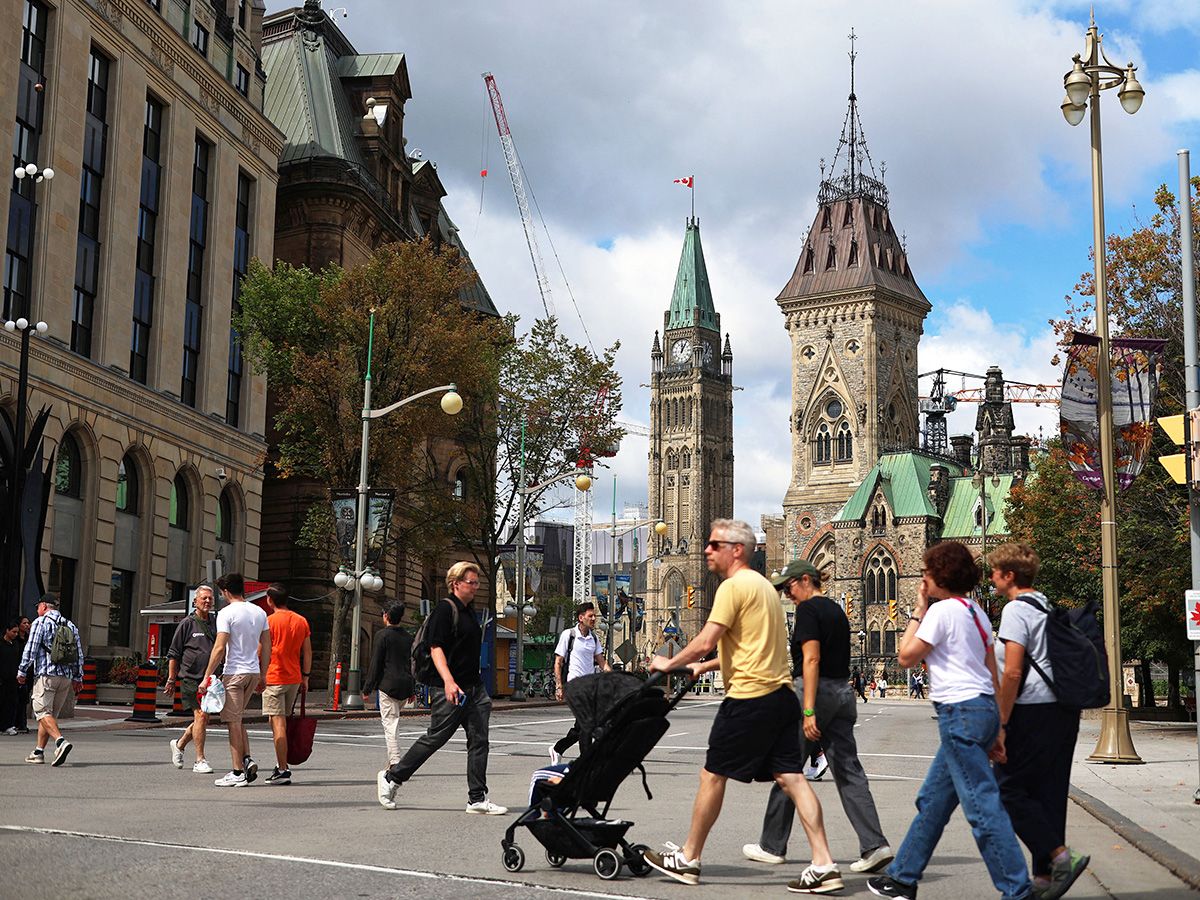 Canadians support hard line against U.S., but don’t want to pay for it