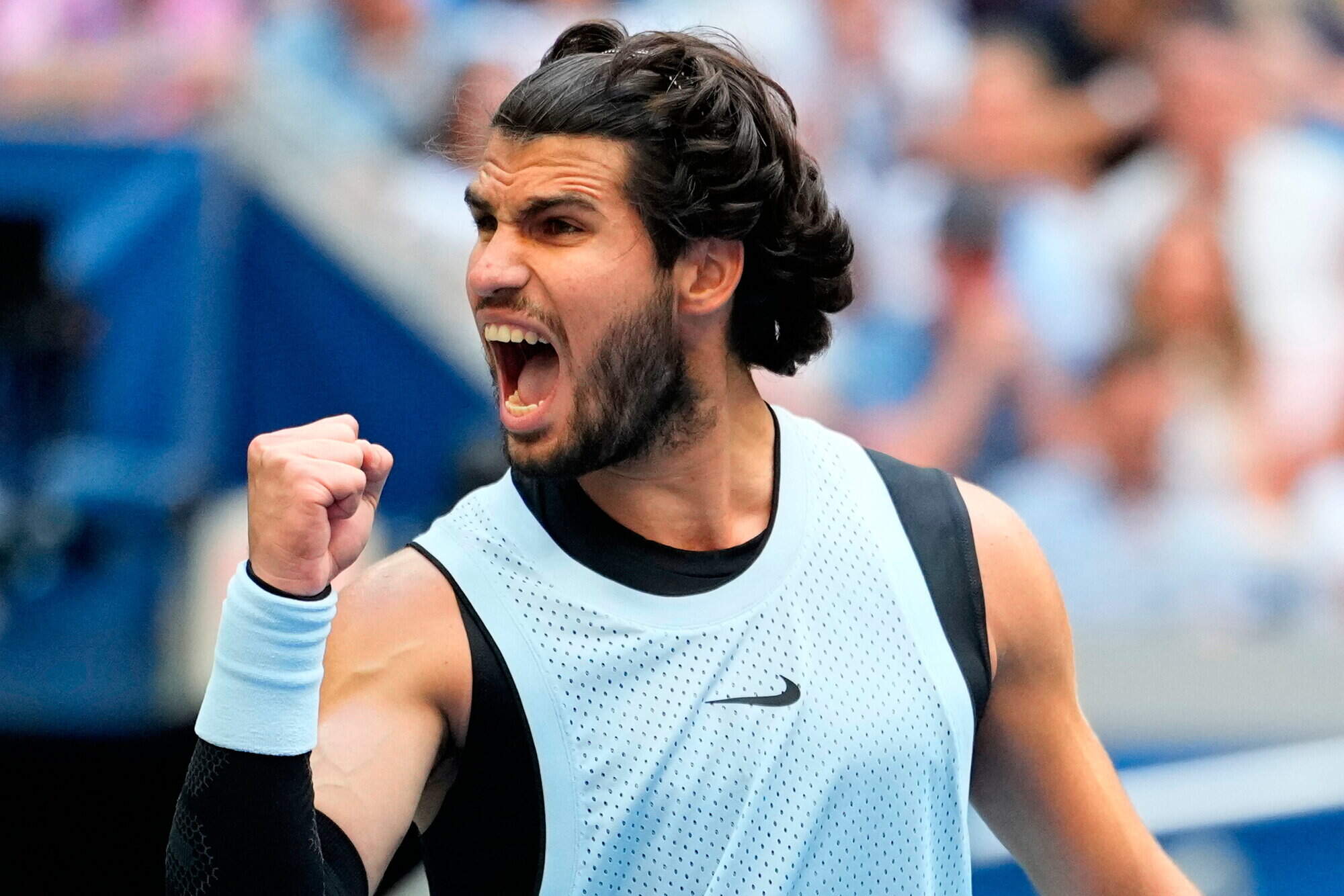 Carlos Alcaraz into US Open quarter-finals after straight stes win over Tommy Paul