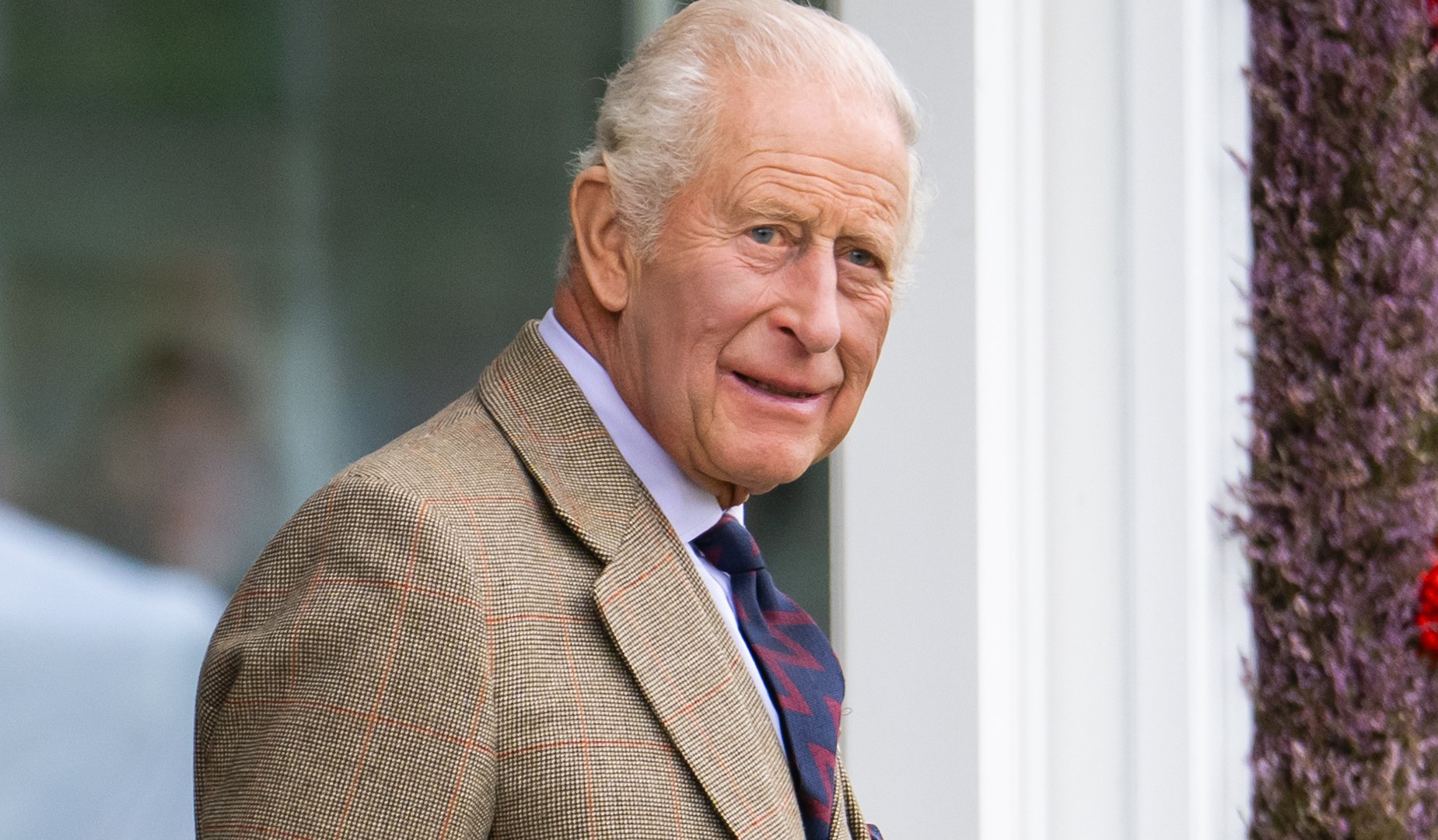 Charles’ letter to attention-seeking Harry & Meghan is ultimate warning shot not to overshadow Royal Family, expert says