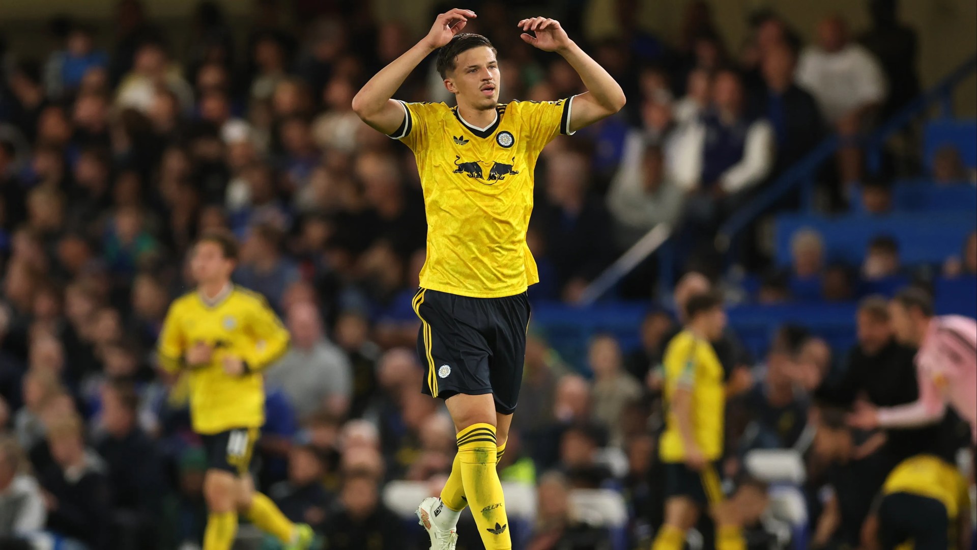 Chelsea vs Leeds LIVE: Farke’s visitors in control after first-half in Carabao Cup third round clash against rivals