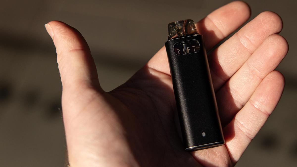 Coalition plans to cut tobacco excise by 80 per cent, legalise vapes