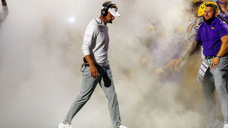 College football’s chaos era is here: Texas rallies, Oregon falls and Lane Kiffin eyes return to Ole Miss