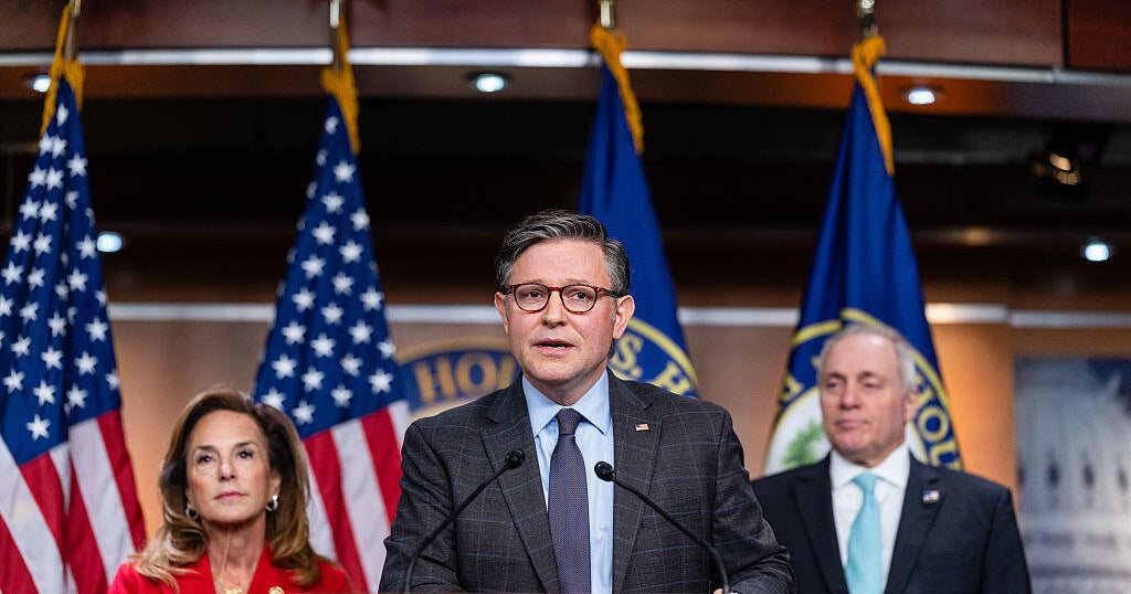 Congress passes funding bill to avoid shutdown before midterms