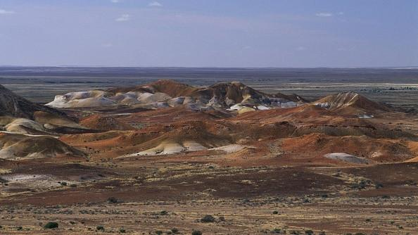 Coober Pedy, SA: Police investigating body of man found in open cut mine north of Adelaide