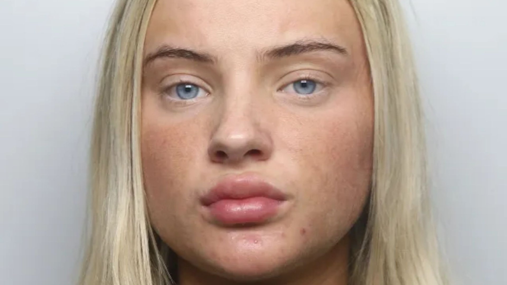 Crooked police call handlers jailed after leaking secret info to their criminal boyfriends & tipping one off about raid