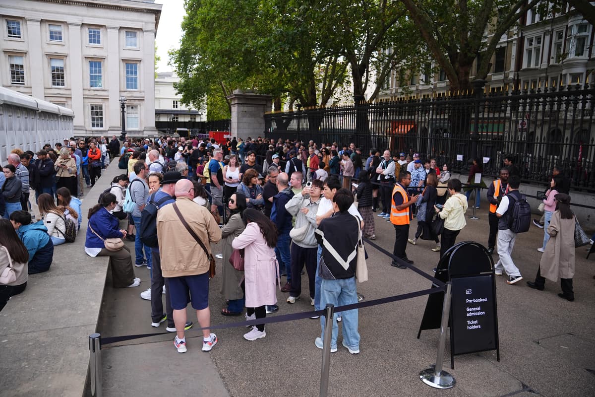 Crowds flock to museum as Bayeux Tapestry goes on display