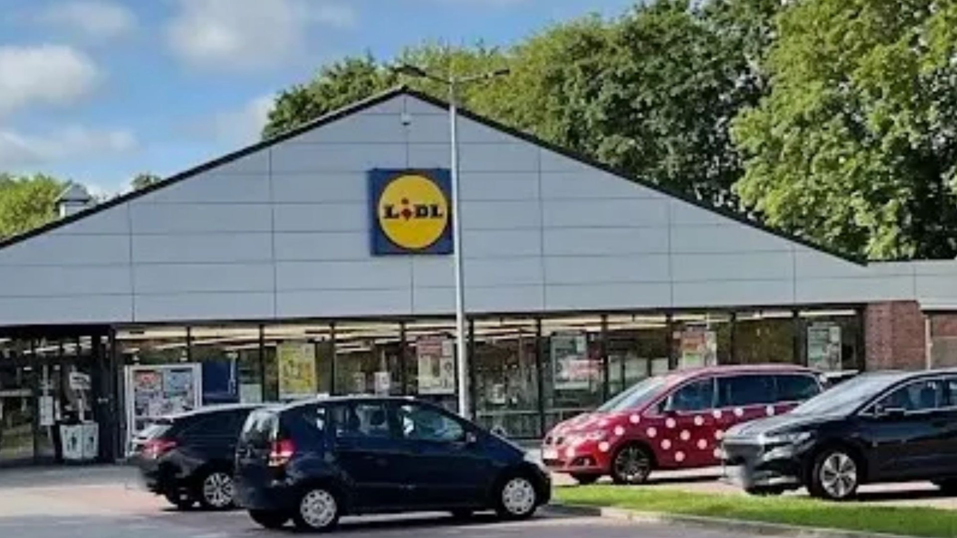 Customer stabbed to death in supermarket with suspected knifeman seriously injured as cops launch probe