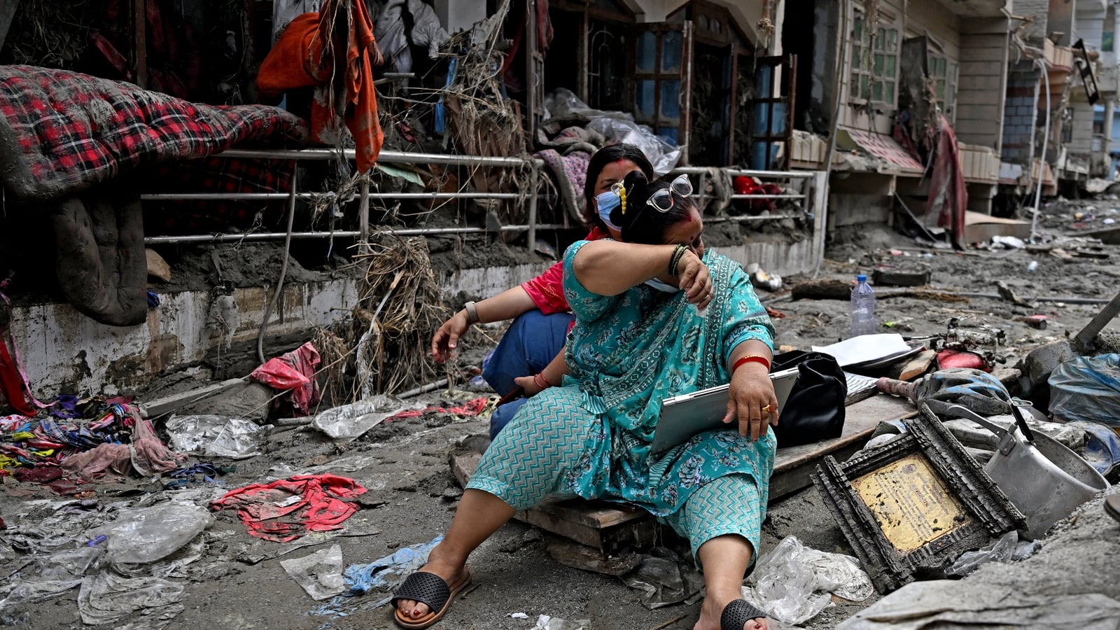 Death toll from Nepal-Tibet flash floods passes 1,000