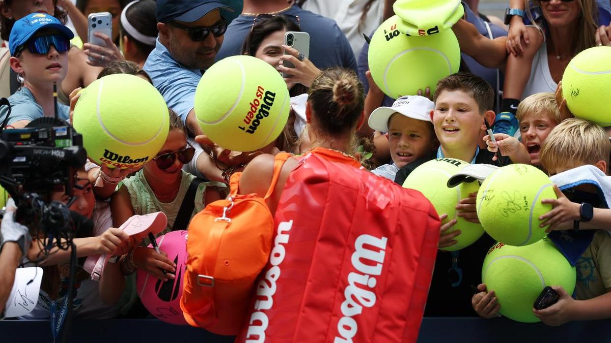 Defending champ Sabalenka extends US Open streak