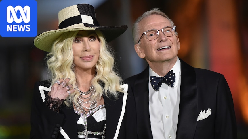 Designer to the stars Bob Mackie dies at 87