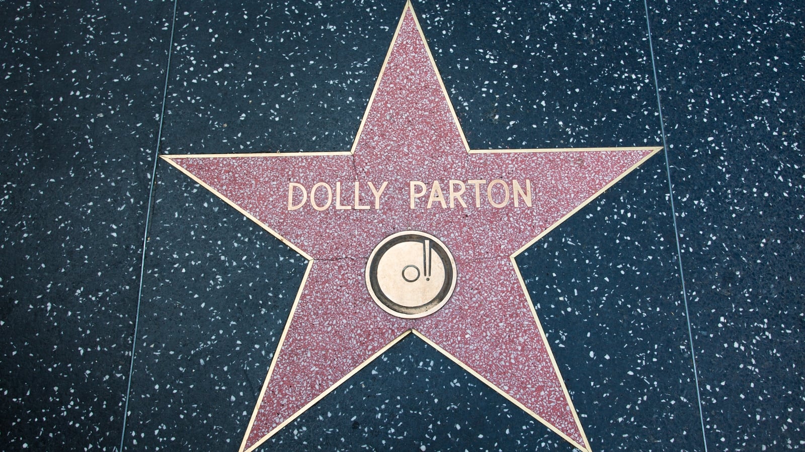 Dolly Parton to get new Hollywood star after vandalism