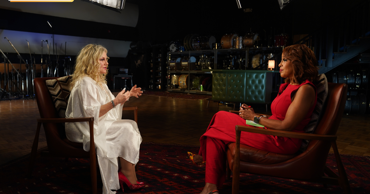 Dolly Parton's sister shares why the country music star kept her cancer battle private