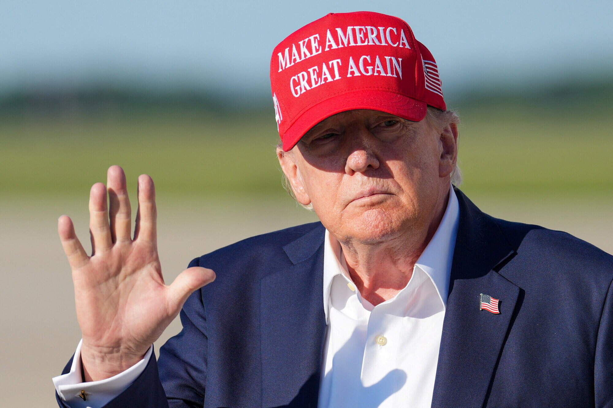 Donald Trump tells Vladimir Putin he wants fast end to the Ukraine war in hour-long phone call