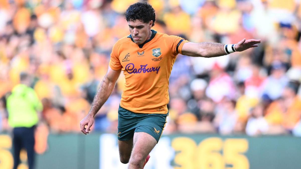Donaldson in rare start, Kiss makes centres switch