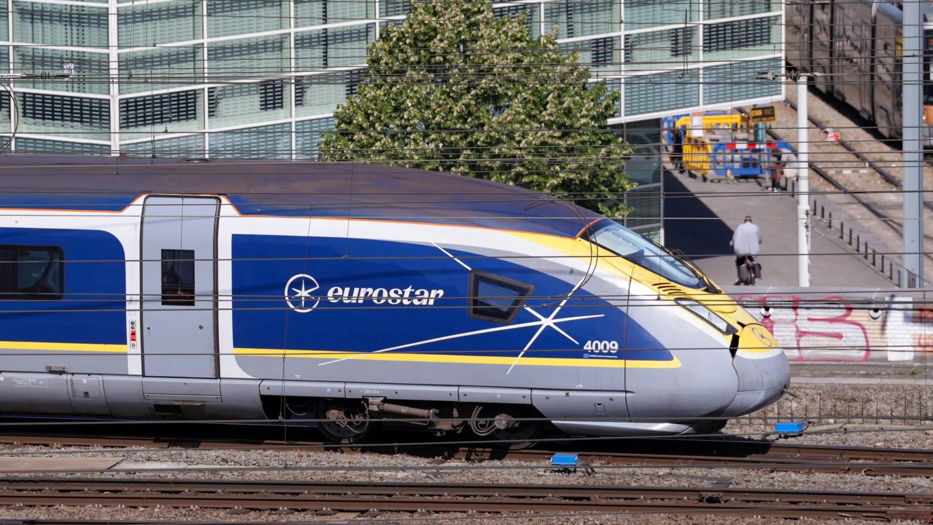 Double-decker cocktail bar trains are coming to the Channel Tunnel