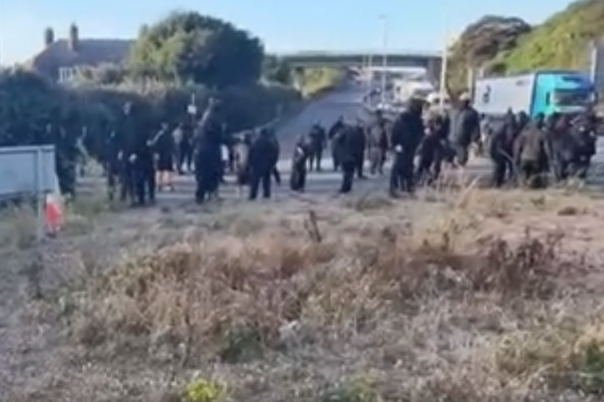 Dover protest latest: Masked men spark traffic chaos as they block road into Port of Dover