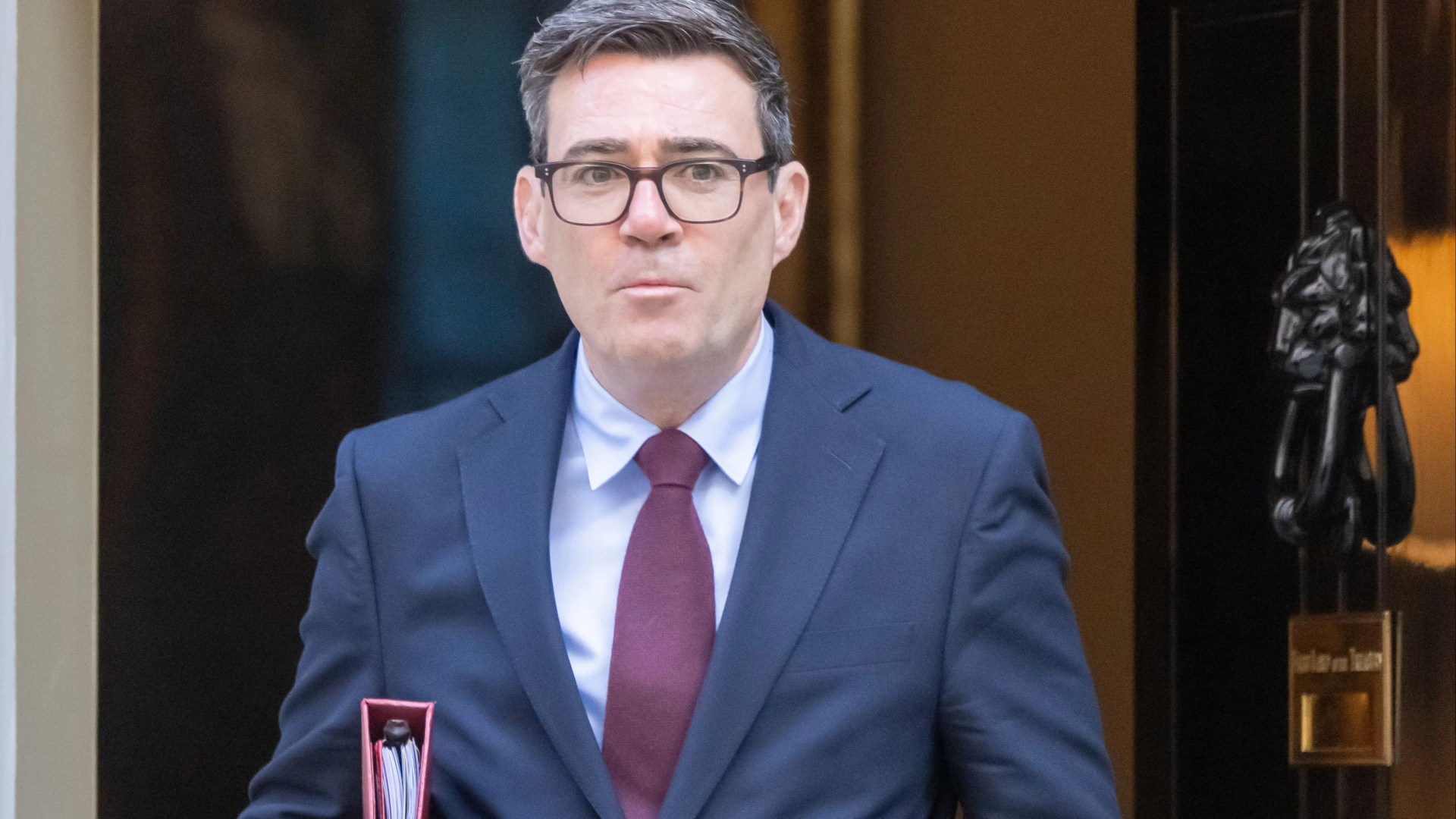 Economy grows by 0.4% in surprise relief for Burnham ahead of Budget