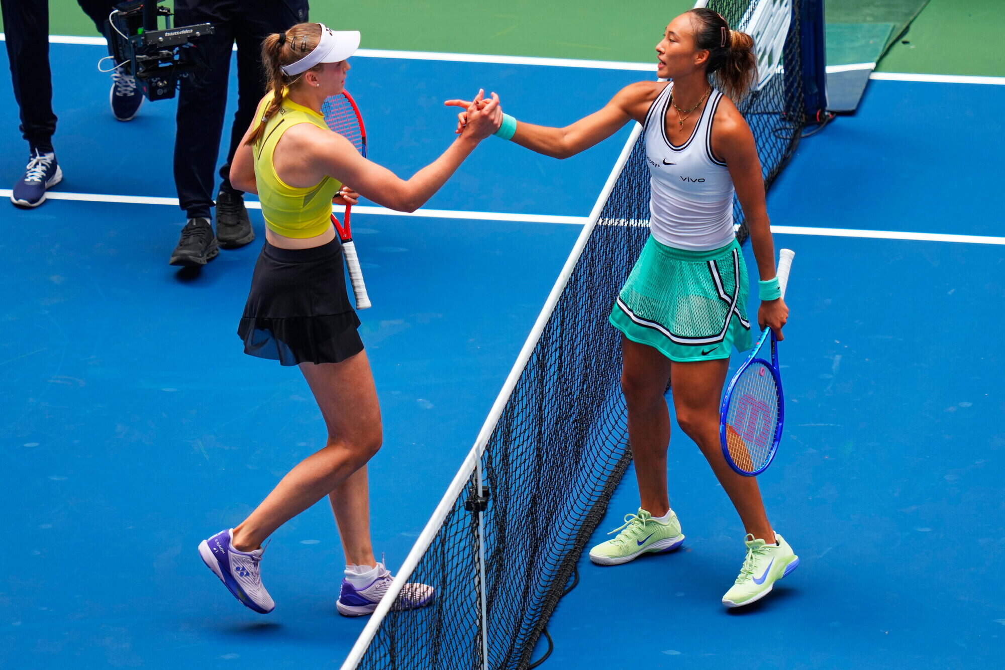Elena Rybakina claims world number one spot with win over Qinwen Zheng to reach US Open semi-finals