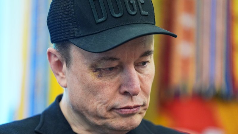 Elon Musk offered his ex $40m to not take part in a new doco about him. She did it anyway