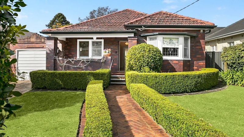 Epping home sells for $380k over reserve as market springs into action