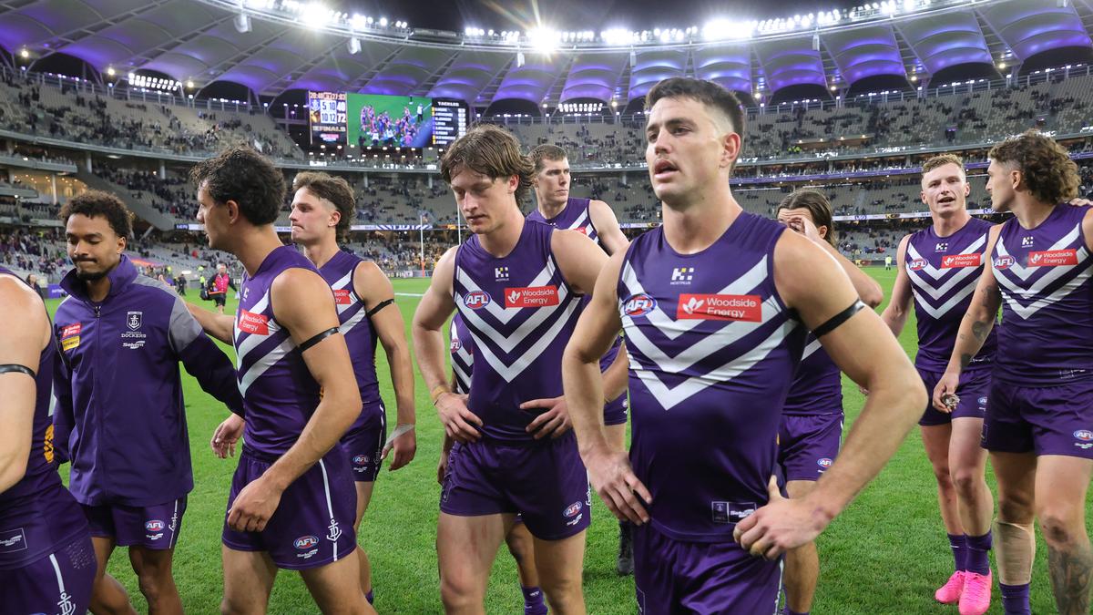 Essendon great Matthew Lloyd calls for ‘average’ Fremantle forward to be axed ahead of must-win semifinal