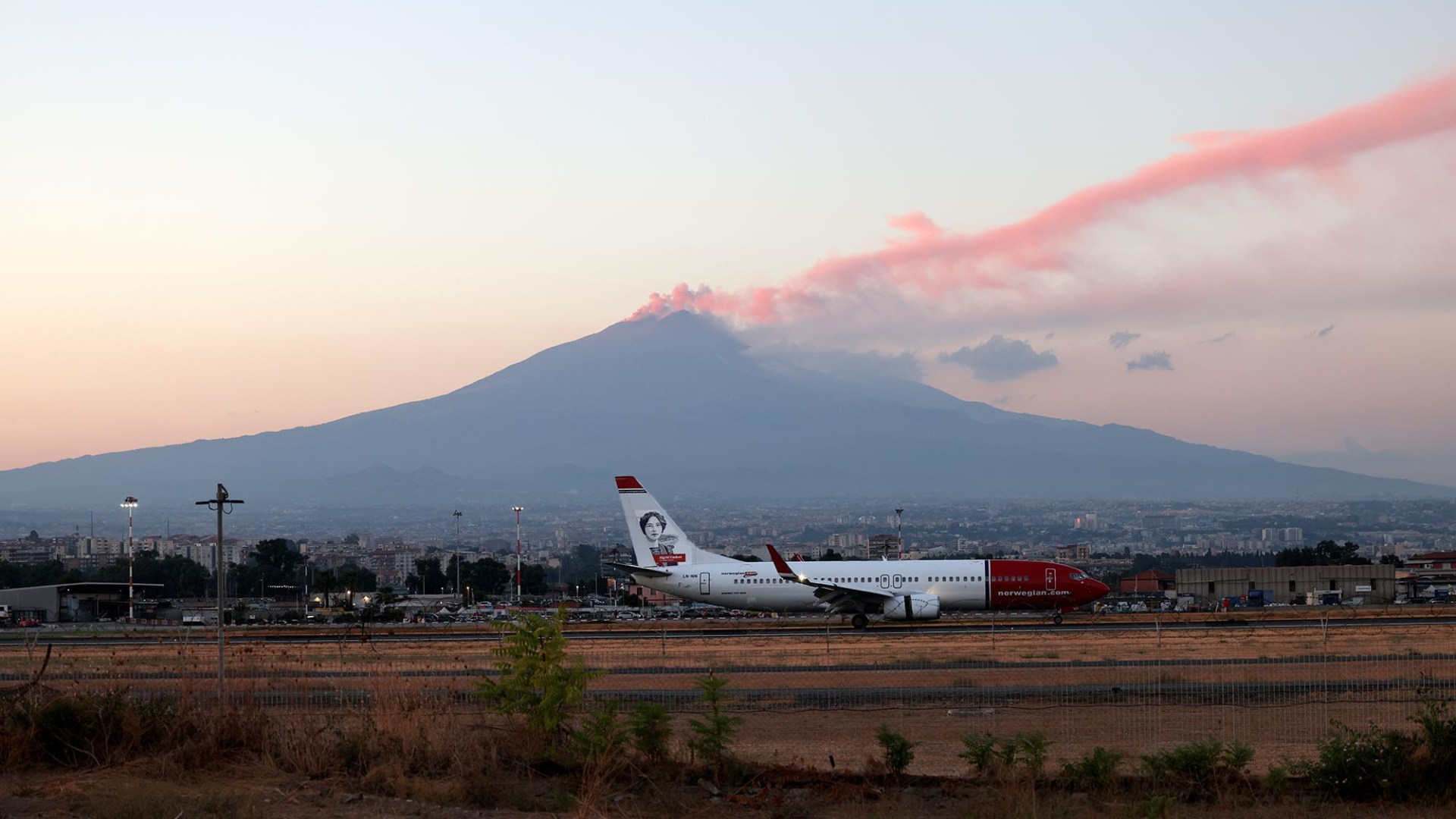 Eurpean airport forced to close AGAIN with flights cancelled after volcano eruption