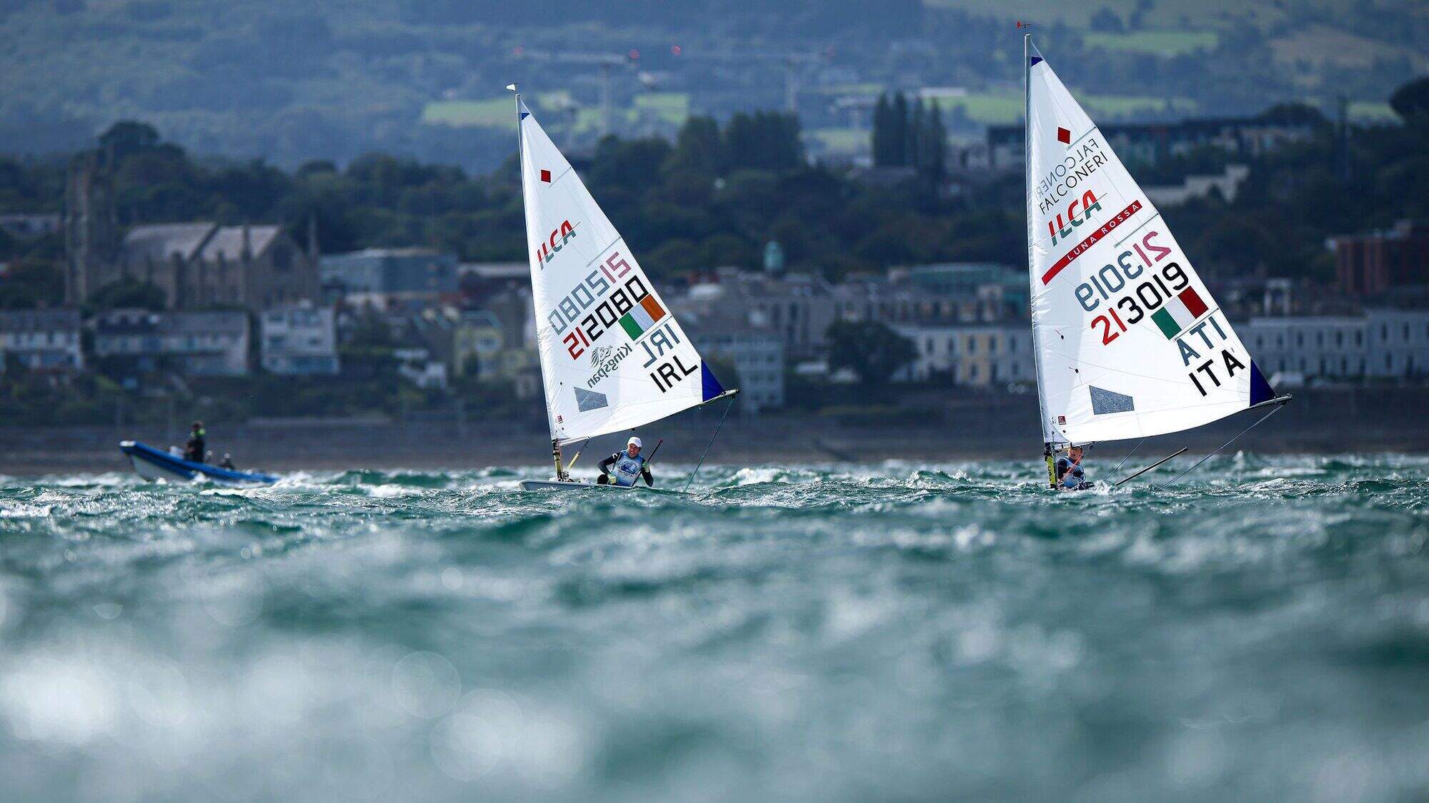 Eve McMahon and Annalise Murphy advance to Gold Fleet at ILCA 6 Women’s World Championships in Dún Laoghaire