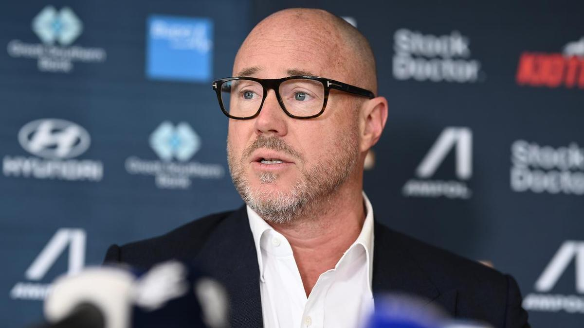 Ex-Carlton, PwC boss settles lawsuit about lewd pic