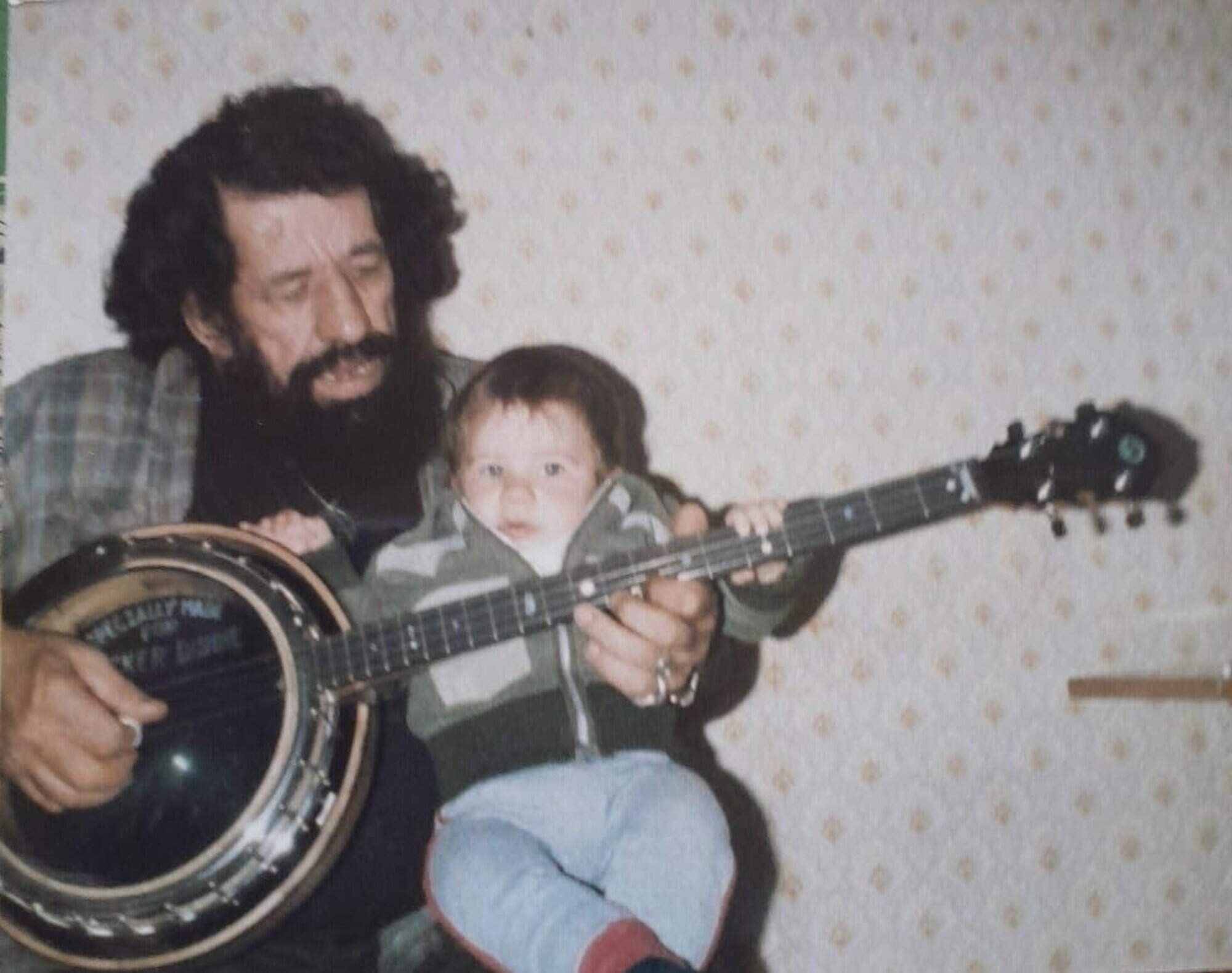 Family of singer Pecker Dunne search for stolen banjo that was gifted to him by U2