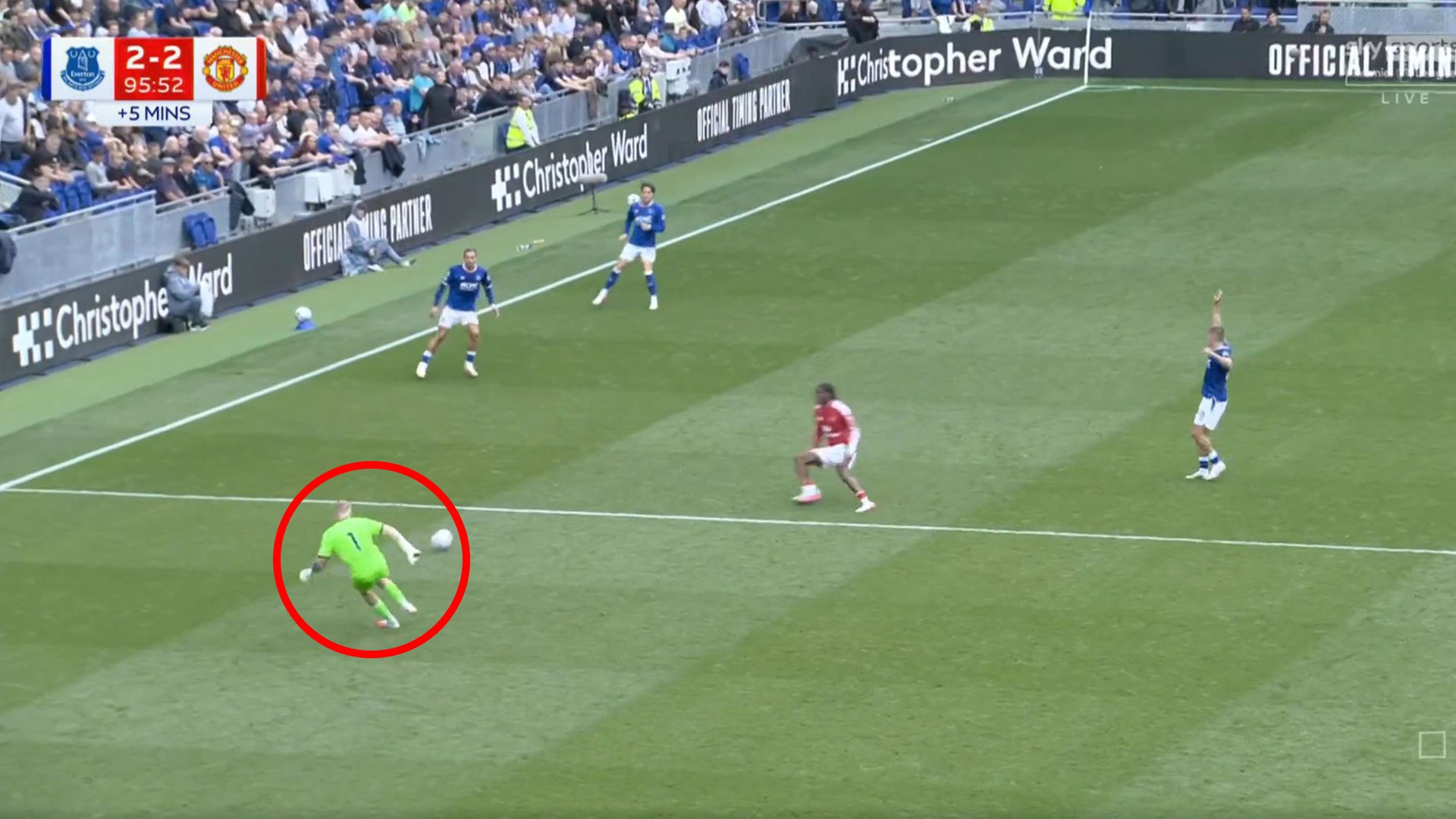 Fans spot Jordan Pickford’s wild 60-yard sprint as he starts move for Maitland-Niles’ stunner vs Man Utd