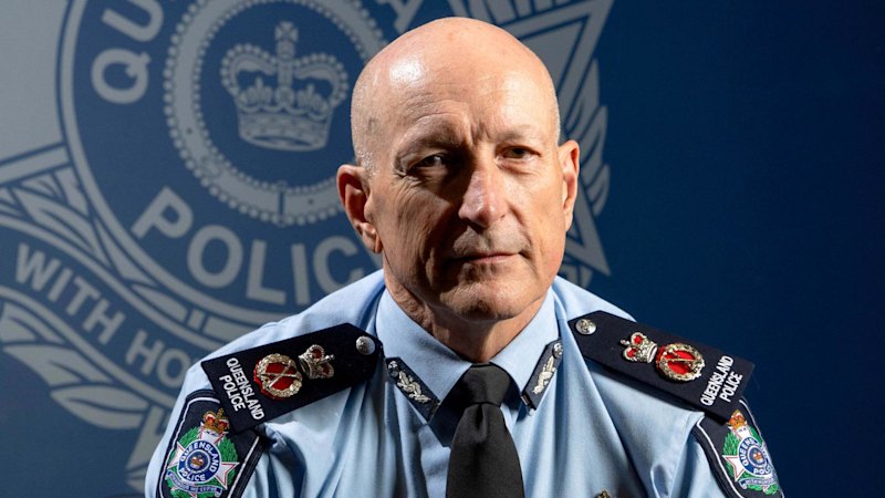 Farewell to ‘Golly’: City stops for former QPS commissioner